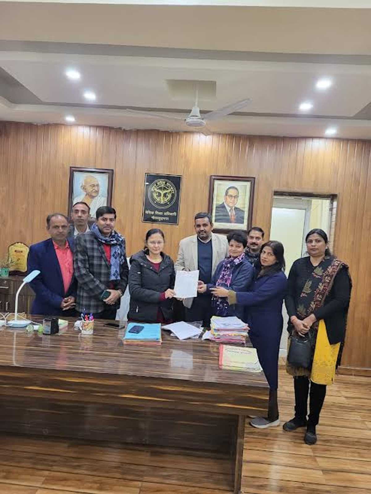 शिक्षकों की समस्या का समाधान करने के लिए बीएसए ने दिया आश्वासन शिक्षकों की समस्या का समाधान करने के लिए बीएसए ने दिया आश्वासन